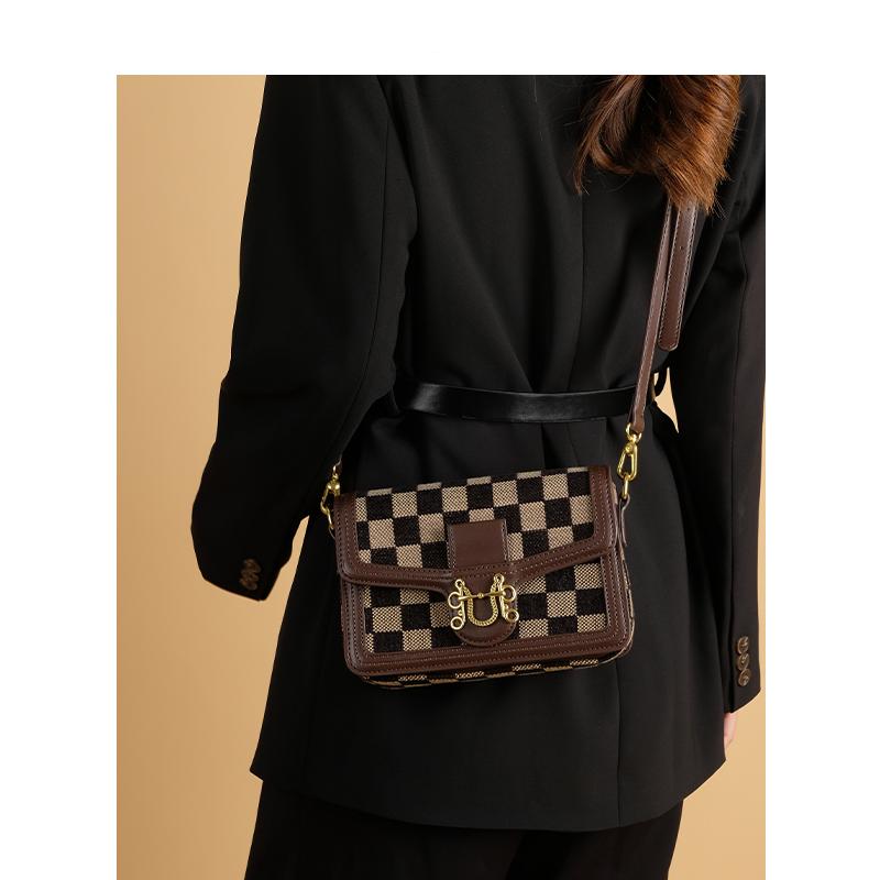 Vintage chequered checkerboard one-shoulder crossbody bag