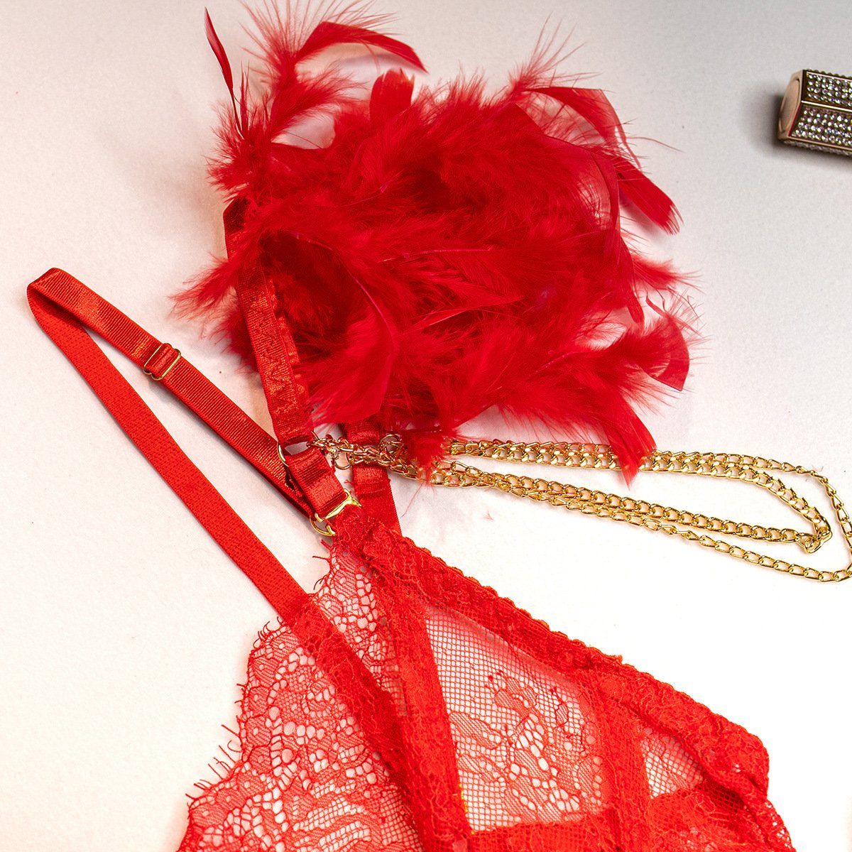 Off shoulder feather metal chain lace garter lingerie set