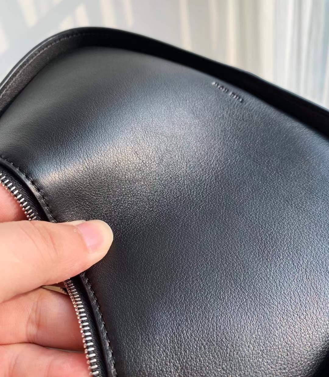 Leather shoulder under armpit hand carrying half a month bag